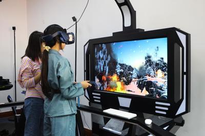“红色VR+四史教育”学院开展体验式红色思政教育